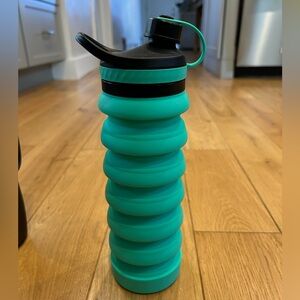 Collapsible silicon water bottle